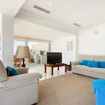 Apartment Seagull House - Ocean View Retreat With Pool Fuseta