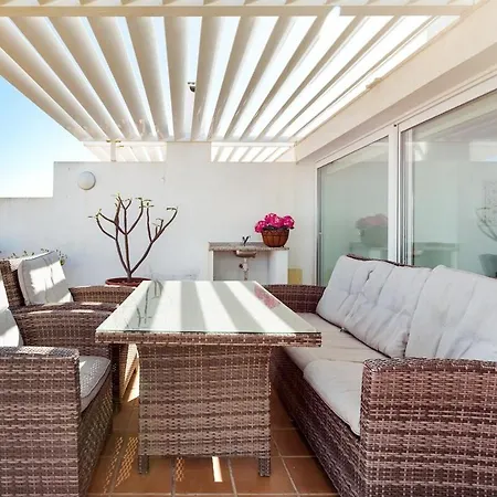 Apartment Seagull House - Ocean View Retreat With Pool Fuzeta