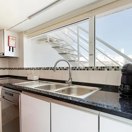 Apartment Seagull House - Ocean View Retreat With Pool *