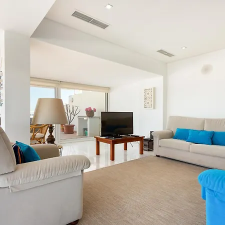 Apartment Seagull House - Ocean View Retreat With Pool Fuzeta