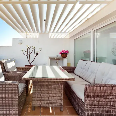 Daire Seagull House - Ocean View Retreat With Pool